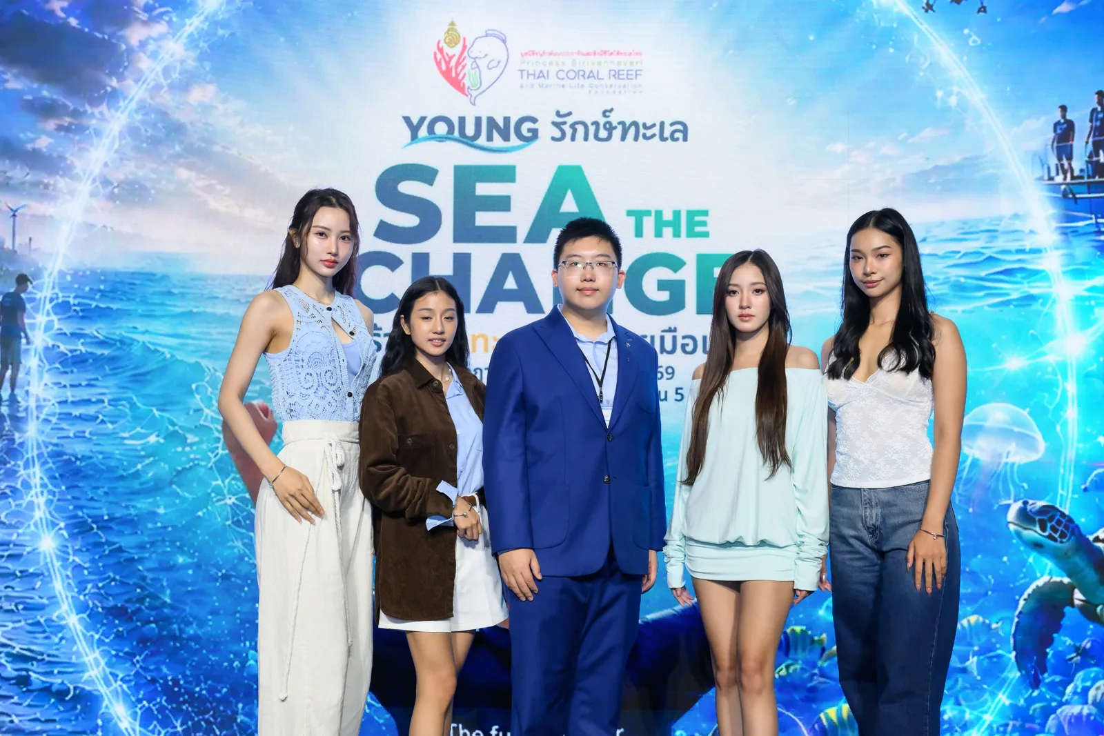 ทีม AVALON ที่ฉากหลังงาน YOUNG รักษ์ทะเล SEA THE CHANGE